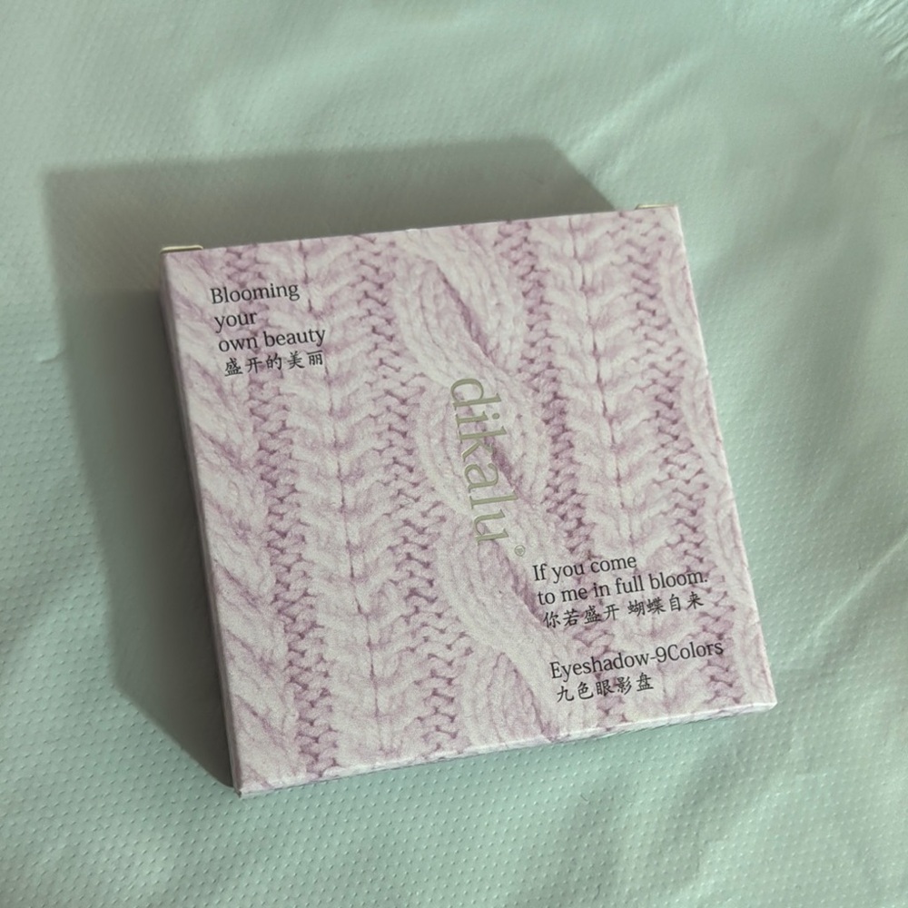 Dikalu Eyeshadow Palette
